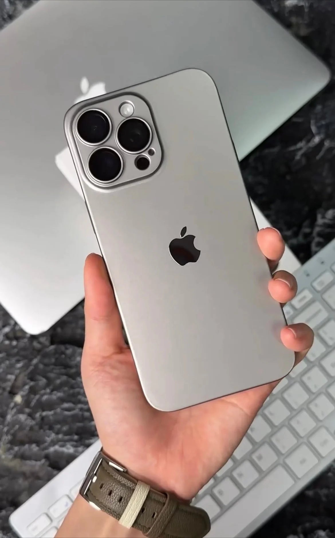 Natural Titanium PC SLIM & SLEEK THIN CASE