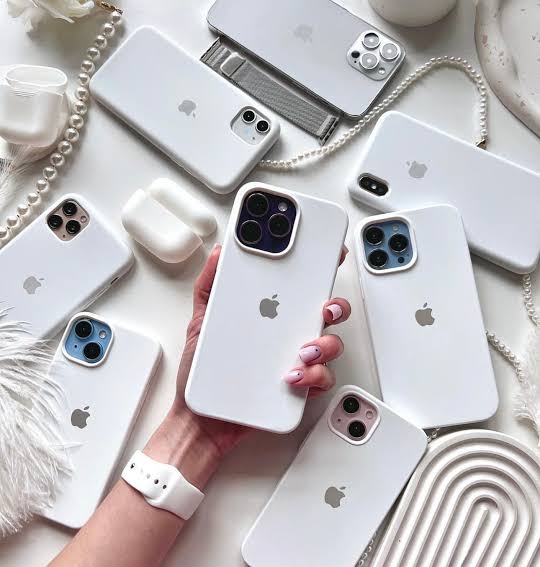 IPHONE White SILICONE CASE.